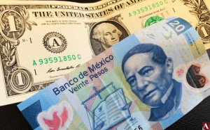El peso mexicano rompe el piso de los 17 y cotiza en 16.98 por d&oacute;lar
