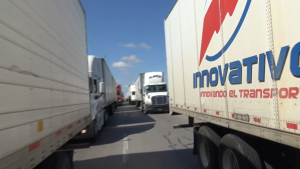 VIDEO Inician Transportistas 2023 con poco trabajo y falta de operadores