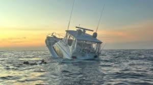 Se hunde yate con 12 personas en Yucatán