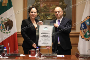 RECONOCEN TECOLOTES DE LOS DOS LAREDOS A PRESIDENTA MUNICIPAL CARMEN LILIA CANTUROSAS POR SU IMPULSO AL DEPORTE