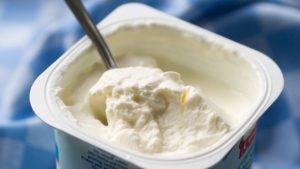 En Chiapas murieron dos hermanitos por comer yogurt en mal estado