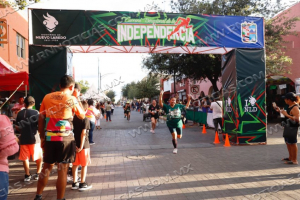 DISFRUTAN CIUDADANOS DE CARRERA BINACIONAL Y FIESTA MEXICANA EN EL CENTRO HIST&Oacute;RICO