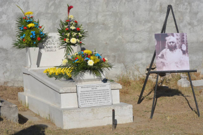REALIZAN GUARDIA DE HONOR EN MEMORIA DE "LA CORONELA"