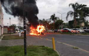 Gobernador de Jalisco informa detenci&oacute;n de 5 personas que desat&oacute; bloqueos y quema de veh&iacute;culos