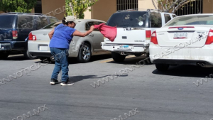 Abuelita con muleta de 65 a&ntilde;os lleva m&aacute;s de 20 a&ntilde;os de franelera
