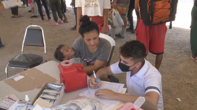 VIDEO Sector Salud contin&uacute;a con atenci&oacute;n m&eacute;dica a migrantes en Nuevo Laredo