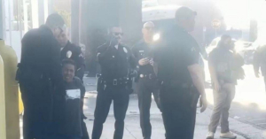 Agentes del ICE disparan contra influencer mexicano en California; quedó herido y bajo custodia