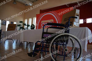 RECIBE SISTEMA DIF DONATIVO POR PARTE DE TIENDAS OXXO