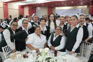 CELEBRA ALCALDESA CARMEN LILIA CANTUROSAS A PERSONAL DE ENFERMER&Iacute;A