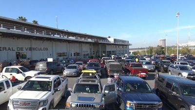 VIDEO Llegan &uacute;ltimas oleadas de paisanos a Nuevo Laredo