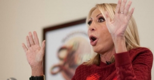 Interpol emite ficha roja contra Laura Bozzo