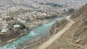 Avi&oacute;n ruso se estrella en monta&ntilde;as de Afganistan; buscan sobrevivientes