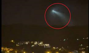 Captan extra&ntilde;as luces en el cielo de la CDMX