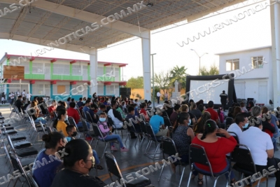 LLEVA MUNICIPIO &acute;CINE HACIENDO COMUNIDAD&acute; A  VILLAS DE SANMIGUEL