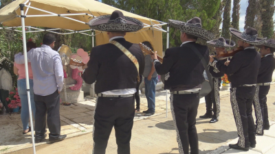 VIDEO Llevan serenata a tumba de Heydi Mariana este 25 de septiembre cumpl&iacute;a 5 a&ntilde;os; fue asesinada a manos de Militares