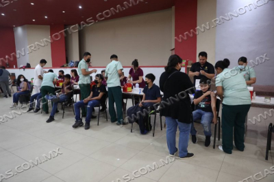 Vacunar&aacute;n contra VPH en Cl&iacute;nicas UNE