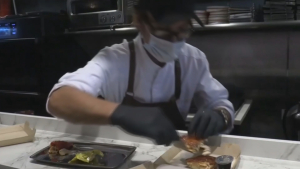 Restaurantes continúan con faltante de personal; Piden a jóvenes sumarse