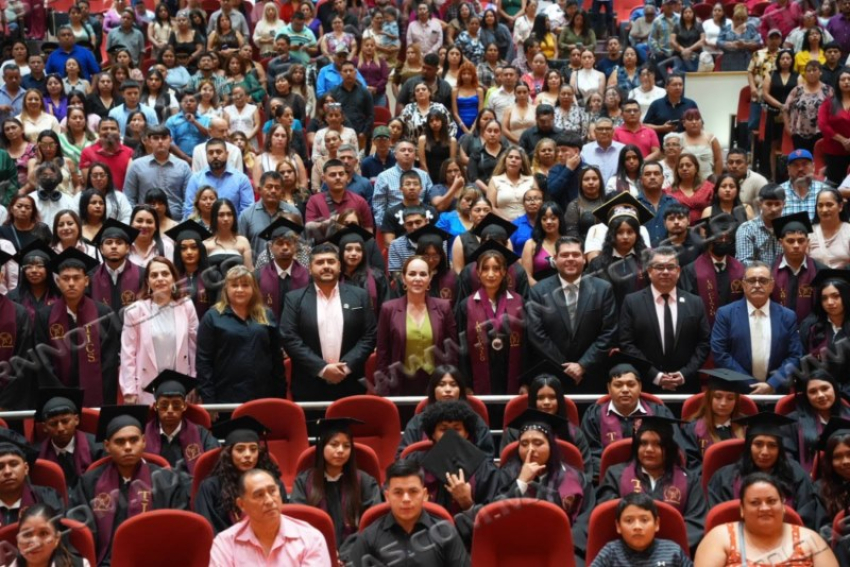IMPULSA CARMEN LILIA CANTUROSAS EDUCACIÓN Y OPORTUNIDADES; EGRESAN MIL 650 JÓVENES DE LAS PREPARATORIAS MUNICIPALES