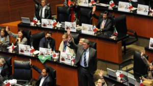 Senado aprueba aumentar d&iacute;as de vacaciones a los trabajadores