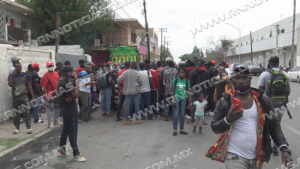 Haitianos no desistir&aacute;n de cruzar a Estados Unidos; Estar&aacute;n en M&eacute;xico el tiempo necesario