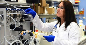 Hondure&ntilde;a crea vacuna contra Covid-19 libre de patente