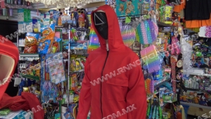 Disfraz de la  serie el Juego del Calamar moda en Halloween 2021