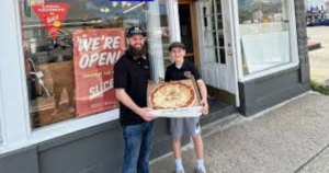 Hombre que come pizza a diario est&aacute; flaco y asegura que saludable