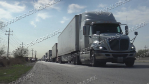 Sigue d&eacute;ficit de operadores de tracto cami&oacute;n; Buscan llenar lugares con for&aacute;neos