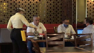 VIDEO Restaurantes beneficiados con la baja de dólar