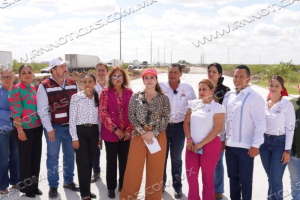 SUPERVISAN ALCALDESA CARMEN LILIA CANTUROSAS JUNTO A CABILDO AVANCE DE OBRA EN CARRETERA FEDERAL MEX II