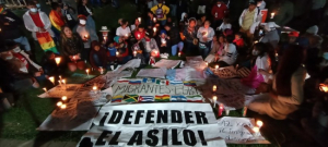 Migrantes protestan por falta de apoyo y comida