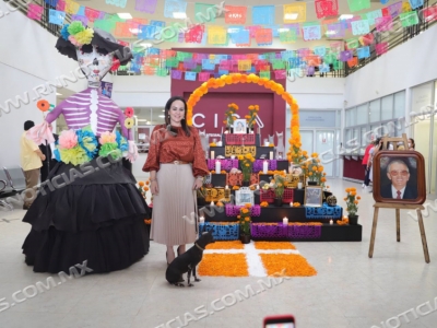 RECUERDA GOBIERNO MUNICIPAL A DON CARLOS CANT&Uacute; ROSAS CON ALTAR DE MUERTOS