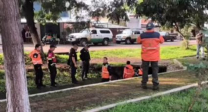 Ni&ntilde;o cay&oacute; en una alcantarilla tras primer d&iacute;a de clases, lo buscan desde ayer