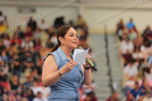 RE&Uacute;NE FORO RENUEVA TU MENTE A M&Aacute;S DE 3 MIL J&Oacute;VENES NEOLAREDENSES