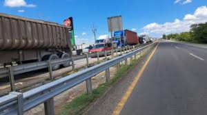 &ldquo;Paraliza&rdquo; derrame de aceite la Tampico &ndash; Mante