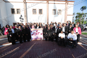REFRENDA SISTEMA DIF COMPROMISO DE TRABAJAR POR M&Aacute;S VULNERABLES EN CEREMONIA DE HONORES