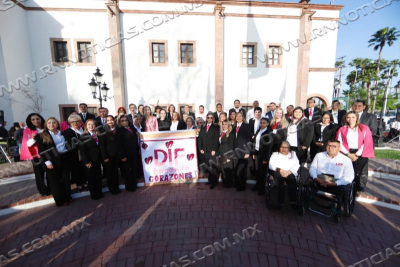 REFRENDA SISTEMA DIF COMPROMISO DE TRABAJAR POR M&Aacute;S VULNERABLES EN CEREMONIA DE HONORES