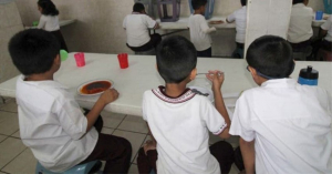 Inconformes padres y maestros por fin de Tiempo Completo