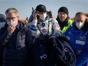 Rusia da 'avent&oacute;n' a astronauta de la NASA pese a discordias por Ucrania