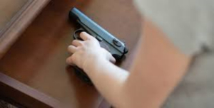 Ni&ntilde;o le dispara a su pap&aacute; para defender a su mam&aacute;