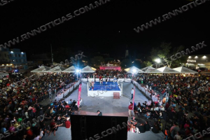 EXPLANADA DE LA INDEPENDENCIA VIBRA CON MÁS DE 3 MIL ASISTENTES EN FUNCIÓN DE LUCHA LIBRE POR EL 177 ANIVERSARIO DE NUEVO LAREDO