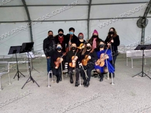 RECIBEN A PAISANOS CON AMBIENTE MEXICANO Y M&Uacute;SICA DE C&Aacute;MARA