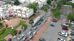 SALE TRÁILER DE NUEVO LAREDO CON TONELADAS DE AYUDA PARA REYNOSA