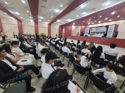 APEM ENTREGA RECONOCIMIENTOS A GRADUADOS Y ESTUDIANTES DESTACADOS