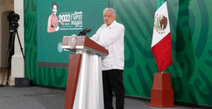 AMLO pide presentar pruebas ante acusaciones de desv&iacute;os por su marcha