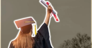 Alumna denuncia acoso durante su ceremonia de graduación