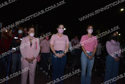 Inician semana rosa con encendido del Monumento a los Fundadores de Nuevo Laredo