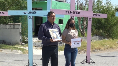 VIDEO Exigen justicia a dos a&ntilde;os de la masacre de Valles de An&aacute;huac; hay dos polic&iacute;as pr&oacute;fugos