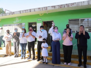 BENEFICIA GOBIERNO A COMUNIDAD ESCOLAR CON CONSTRUCCI&Oacute;N DE BA&Ntilde;OS