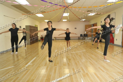 APRENDEN A BAILAR KPOP Y DANZA FOLCL&Oacute;RICA EN MAQUILA CREATIVA